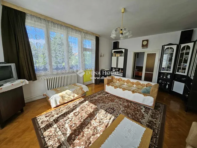 Eladó ház Fót 279 nm