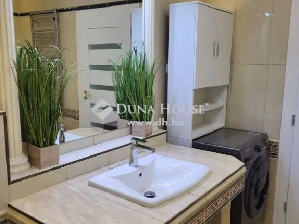 Eladó ház Budapest XV. kerület 320 nm