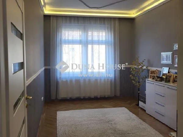 Eladó ház Budapest XV. kerület 320 nm