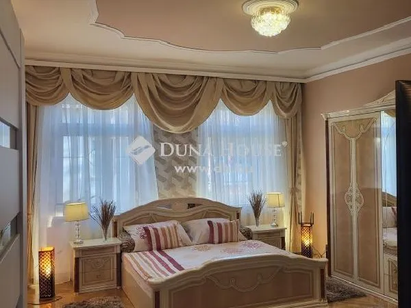 Eladó ház Budapest XV. kerület 320 nm