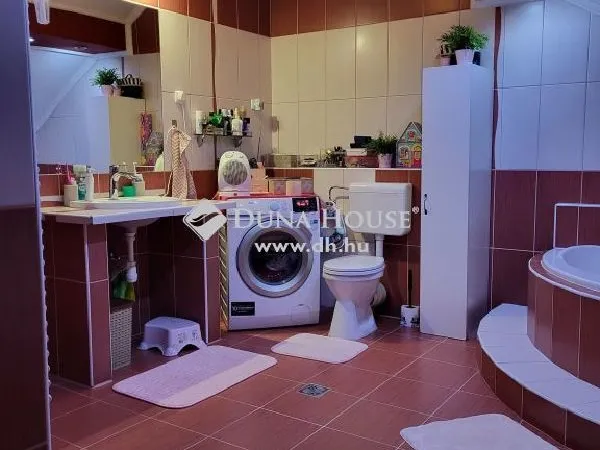 Eladó ház Budapest XV. kerület 320 nm