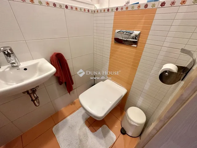 Eladó ház Üröm 268 nm