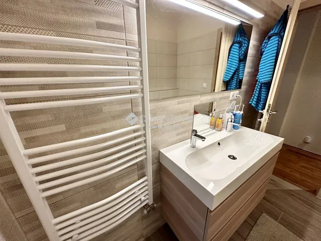 Eladó ház Üröm 268 nm