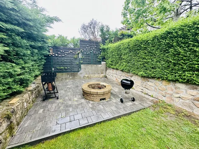 Eladó ház Üröm 268 nm