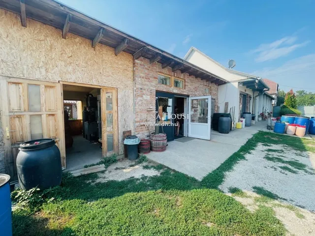 Eladó ház Kartal 270 nm