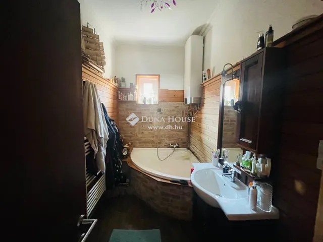 Eladó ház Kartal 270 nm