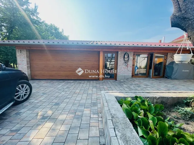 Eladó ház Kartal 270 nm