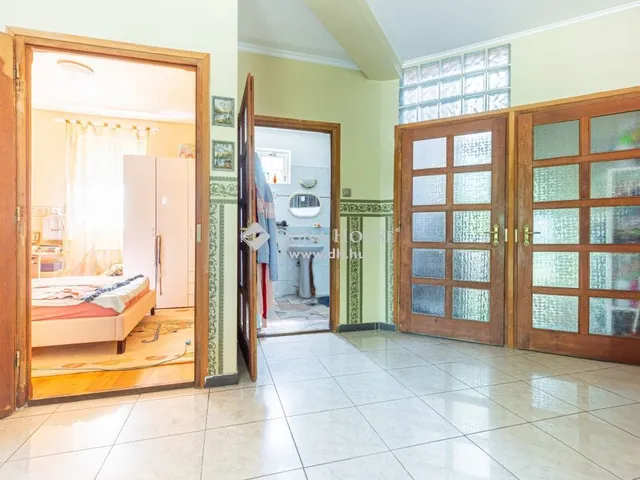 Eladó ház Budapest XVI. kerület 316 nm