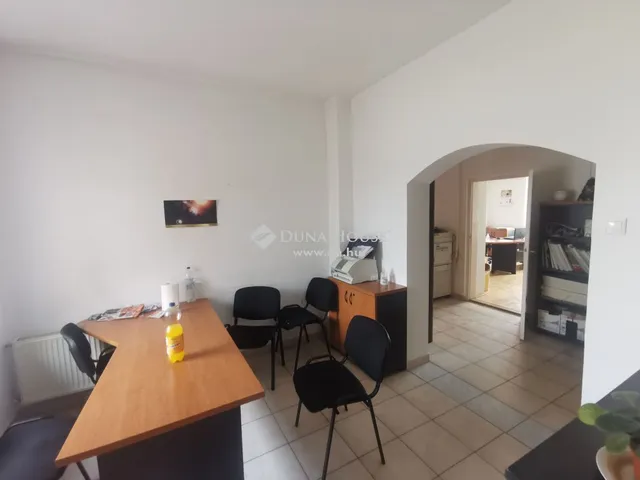 Eladó kereskedelmi és ipari ingatlan Vecsés 685 nm