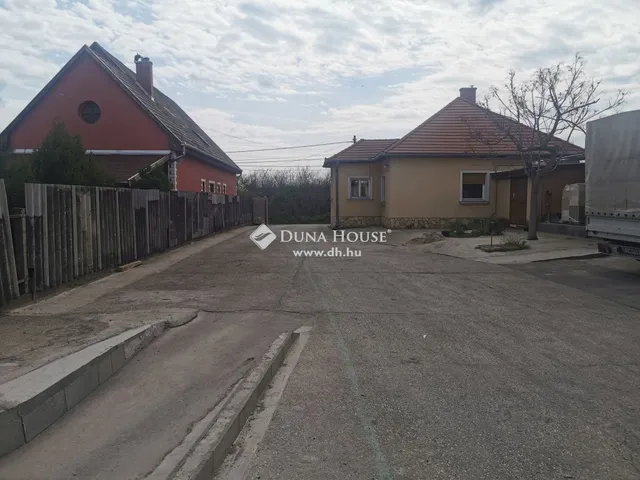 Eladó kereskedelmi és ipari ingatlan Vecsés 685 nm