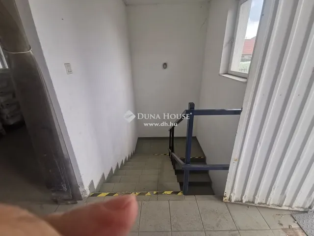 Eladó kereskedelmi és ipari ingatlan Vecsés 685 nm