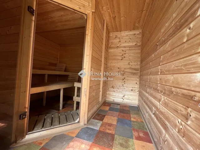 Eladó ház Szada 380 nm