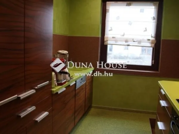 Eladó ház Szada 380 nm