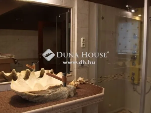 Eladó ház Szada 380 nm