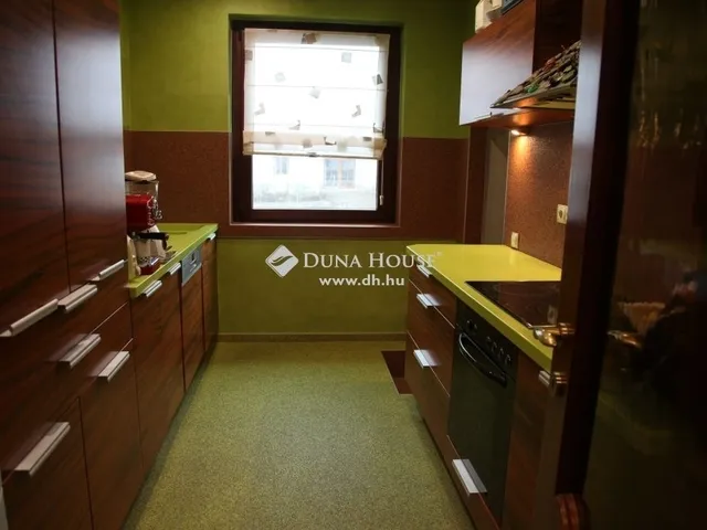 Eladó ház Szada 380 nm