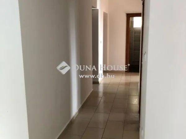 Eladó ház Pécel 290 nm