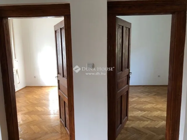 Eladó ház Pécel 290 nm