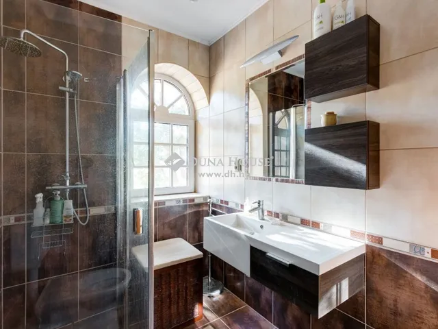 Eladó ház Erdőkertes 282 nm