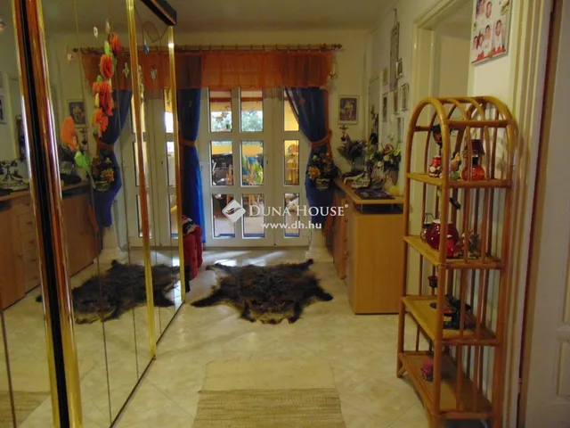 Eladó ház Úri 350 nm