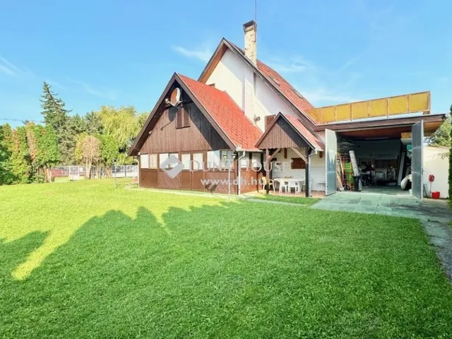 Eladó ház Balatonfenyves 274 nm