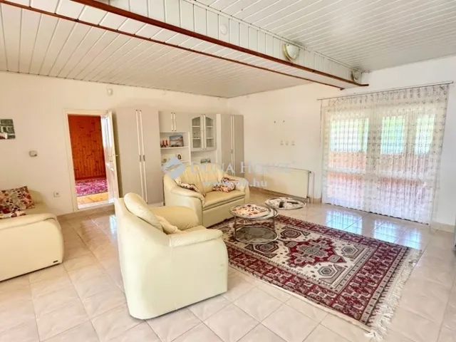 Eladó ház Balatonfenyves 274 nm