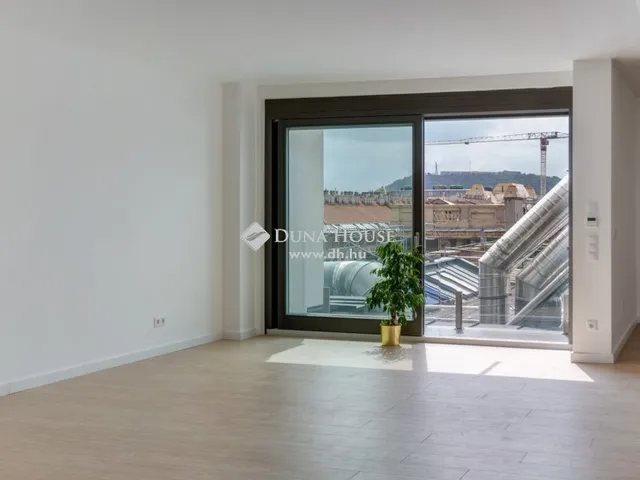 Eladó lakás Budapest VI. kerület, Nagykörúton belüli terület 126 nm