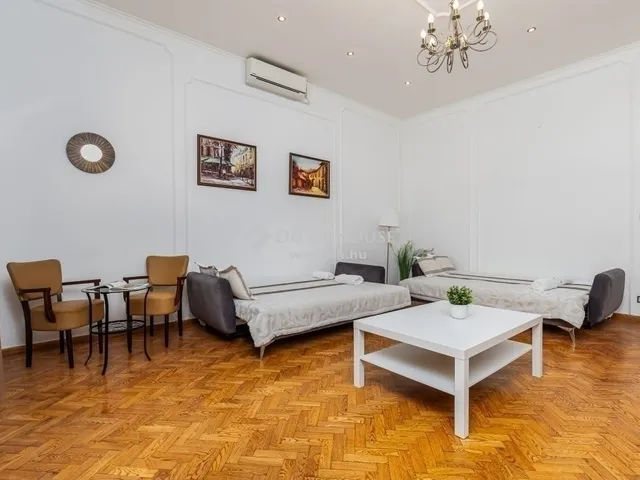 Eladó lakás Budapest VI. kerület 101 nm
