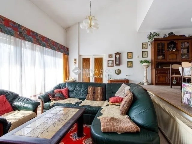 Eladó ház Budapest II. kerület 290 nm