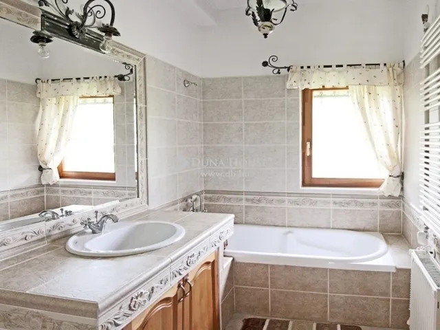 Eladó ház Vácegres 194 nm