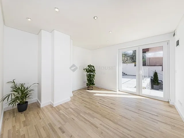 Eladó ház Csobánka 300 nm