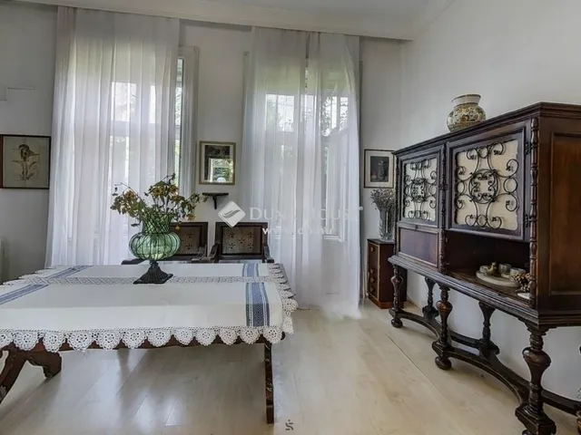 Eladó ház Budakeszi 350 nm