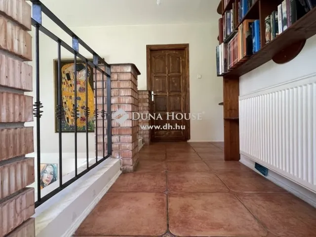 Eladó ház Remeteszőlős 300 nm