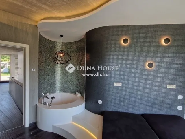 Eladó ház Budapest III. kerület 311 nm