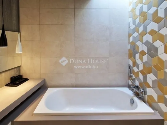 Eladó ház Budapest III. kerület 311 nm