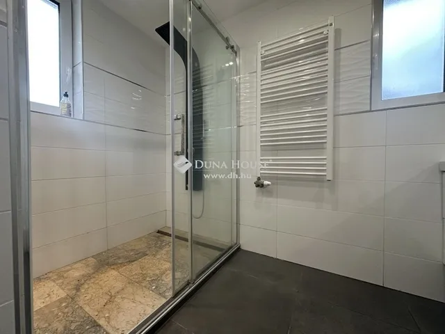 Eladó ház Taksony 320 nm