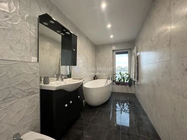 Eladó ház Taksony 320 nm