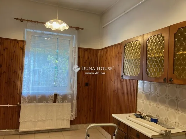 Eladó ház Budapest III. kerület 220 nm