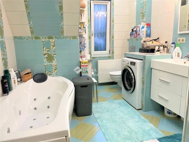 Eladó kereskedelmi és ipari ingatlan Győr 520 nm