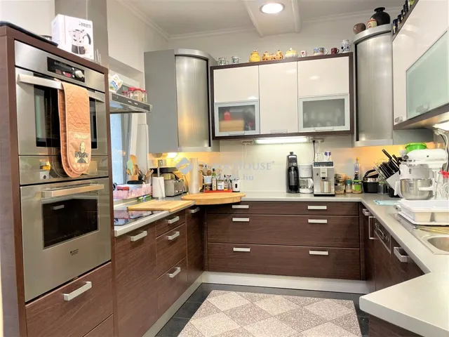 Eladó kereskedelmi és ipari ingatlan Győr 520 nm