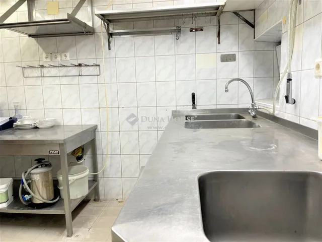 Eladó kereskedelmi és ipari ingatlan Győr 520 nm