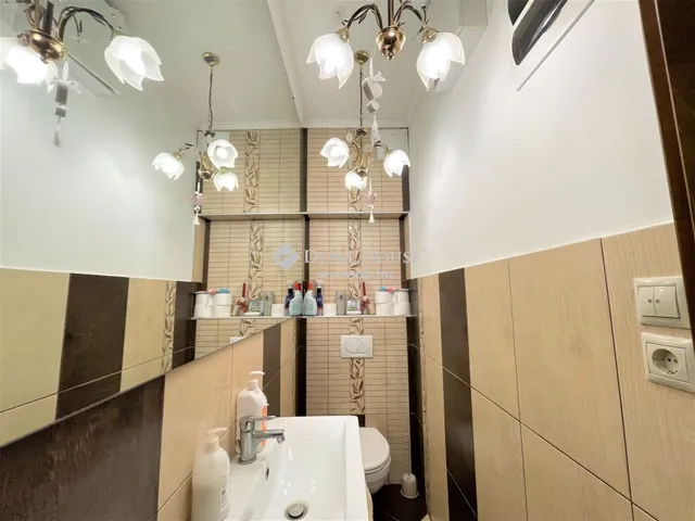 Eladó kereskedelmi és ipari ingatlan Győr 520 nm