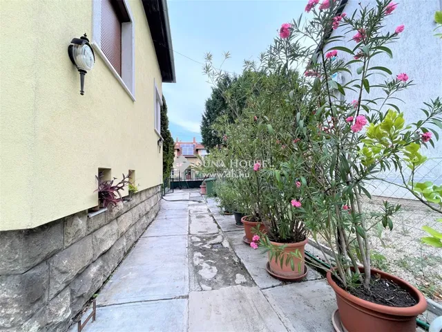 Eladó kereskedelmi és ipari ingatlan Győr 520 nm