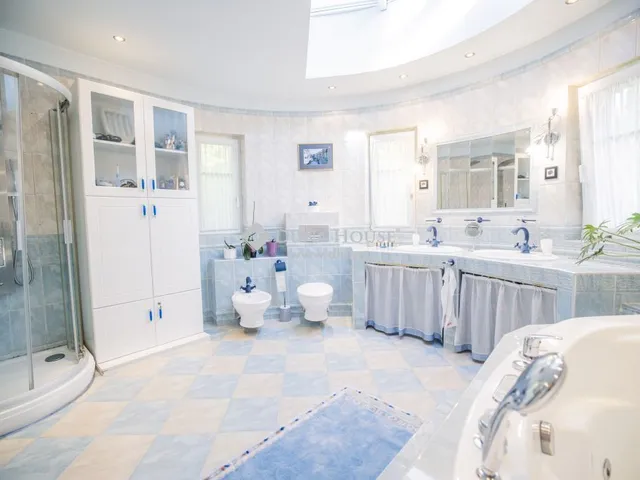 Eladó ház Budapest II. kerület 300 nm