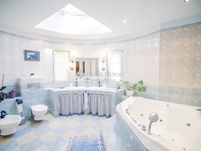 Eladó ház Budapest II. kerület 300 nm