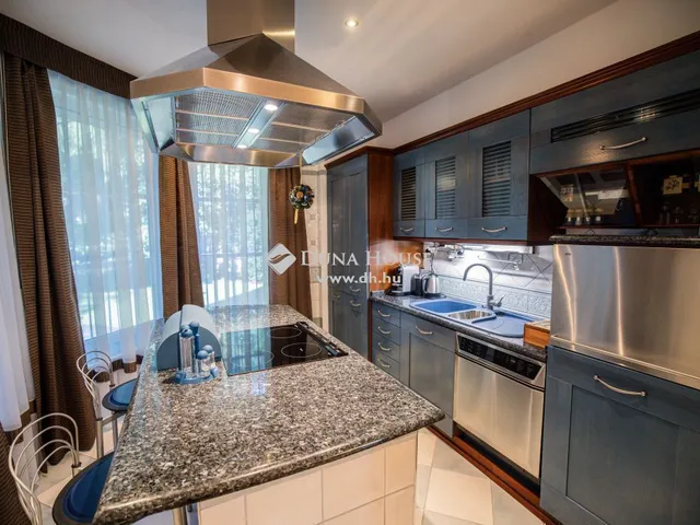 Eladó ház Budapest II. kerület 300 nm