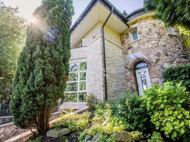 Eladó ház Budapest II. kerület 300 nm