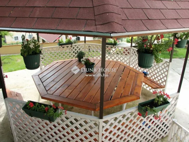 Eladó ház Domony 2100 nm