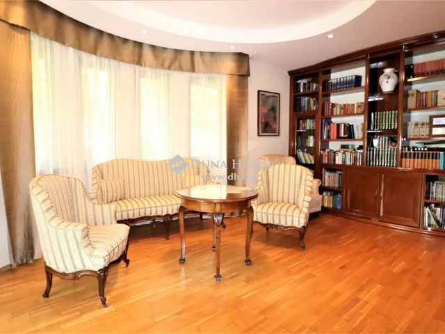 Eladó ház Leányfalu 353 nm