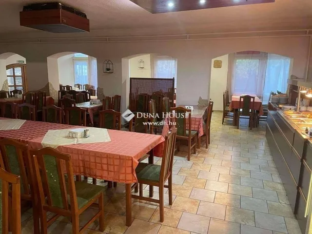 Eladó kereskedelmi és ipari ingatlan Vecsés 357 nm