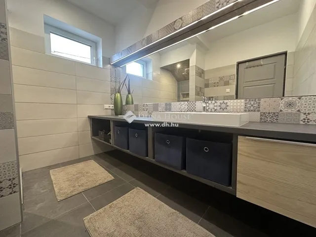 Eladó ház Gödöllő 292 nm